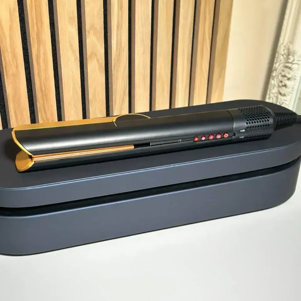 Випрямляч для волосся з кейсом HT01 Airstrait Strawberry Onyx Black/Gold Випрямляч для волосся з кейсом HT01 Airstrait Strawberry Onyx Black/Gold фото
